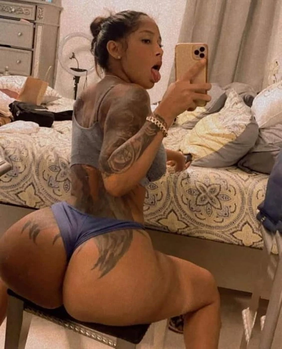 Stephany — 4 / 5