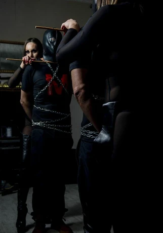 Madame M — 12 / 18