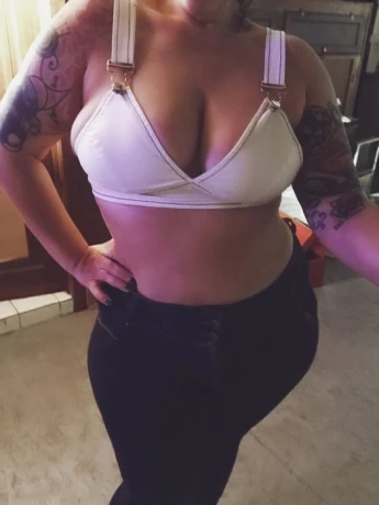 Dahlia North — 1 / 5