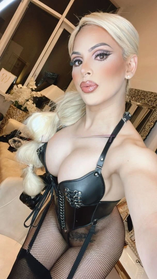 Fabiana Ferreira — 5 / 12
