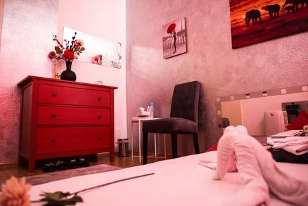 Glamour-Massage-Frankfurt — 11 / 20