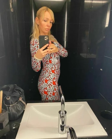 Manuela Sk — 6 / 8