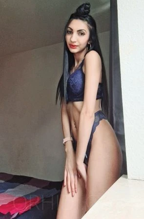 Bella — 2 / 5