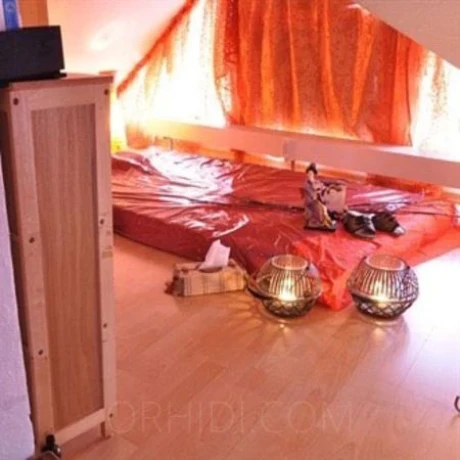 TRAUM & ZEIT MASSAGE — 7 / 9