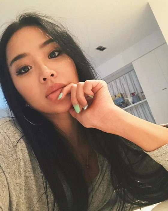 Amaya — 3 / 8