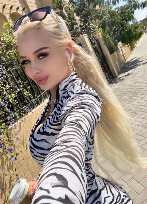 Elina — 2 / 3