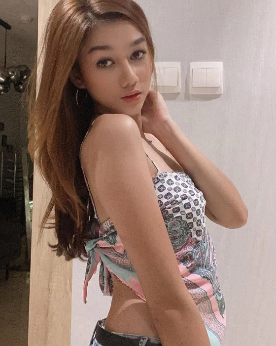 Ella — 3 / 5
