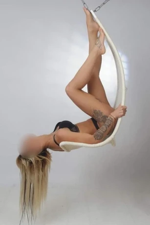 Andreea Neu In Der Stadt — 4 / 6