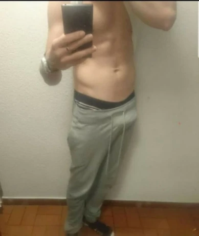 Quickyfuck Maassage Or Webcam — 1 / 4