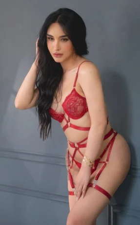 Alexandra Gomez — 8 / 12