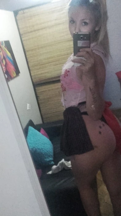 Mia — 2 / 3