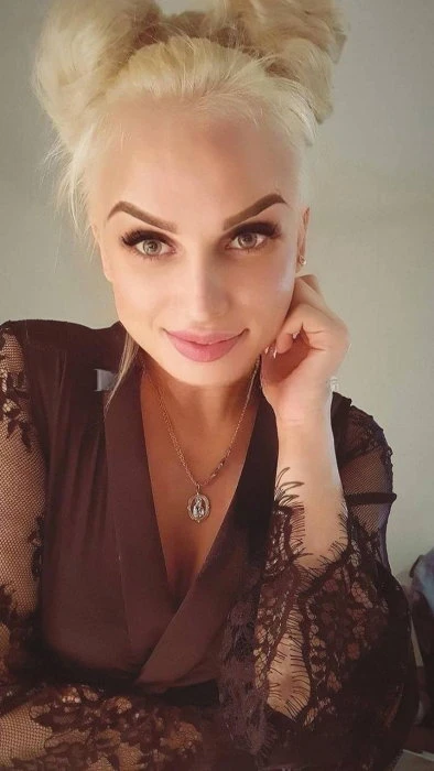 Bella — 2 / 6