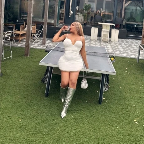 Karol Victoria — 11 / 13