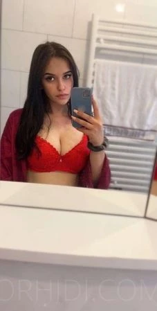 Melina — 3 / 4
