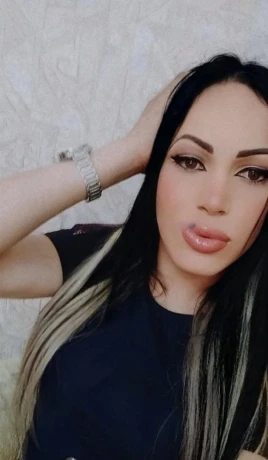 Evelin Kisses — 10 / 12