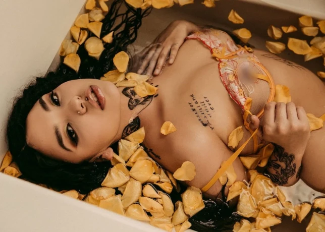 Nikkila Love — 1 / 6