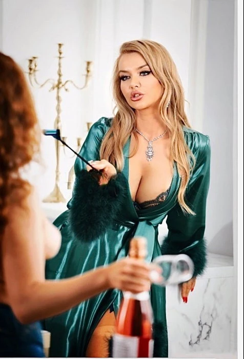 Anna — 3 / 4