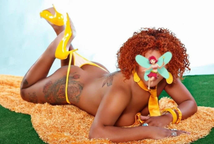 Trans Brunette — 13 / 18