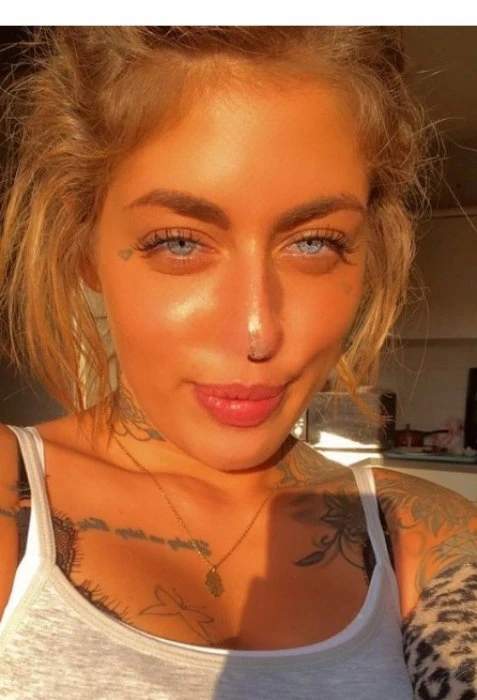 Adrianna — 4 / 5