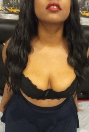 Lara Black — 4 / 5