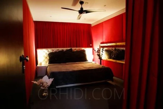 Charlies Hamburg — 11 / 18