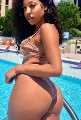 Sexy Caliana — 3 / 5