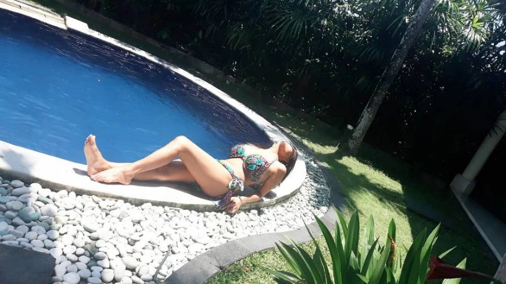 Annie Laura, Escort, Kuta