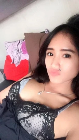 Davina Kirana — 2 / 5