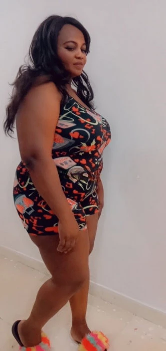 Flore Suz, Escort, Al Farwaniyah