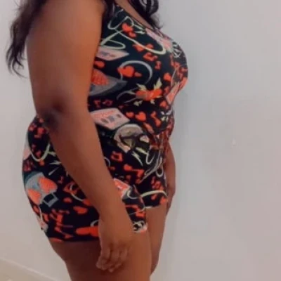 Flore Suz, Escort, Al Farwaniyah