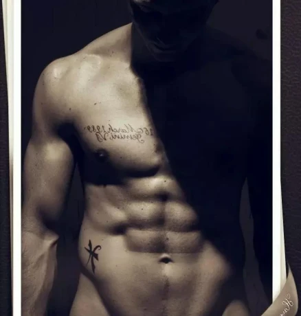 Sexy High Class Male Companion Alleen Vrouwen En Stellen — 3 / 8