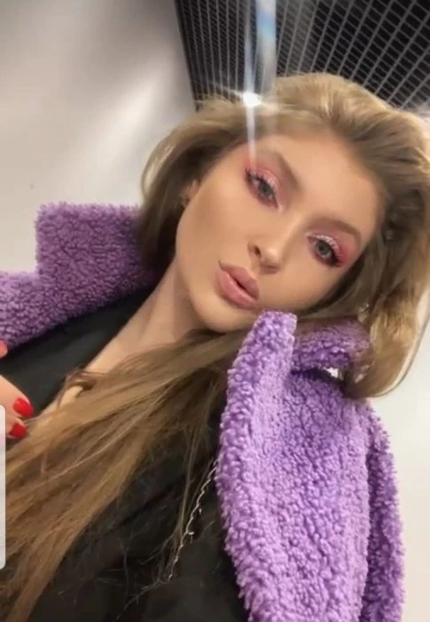 Polina — 2 / 3