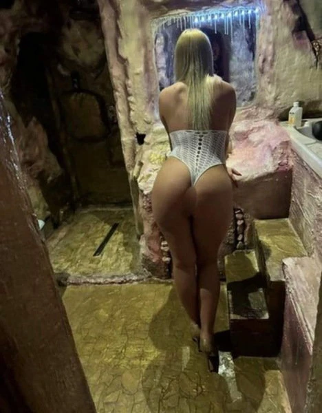 Geile Blondine Melissa Wieder Da — 5 / 7