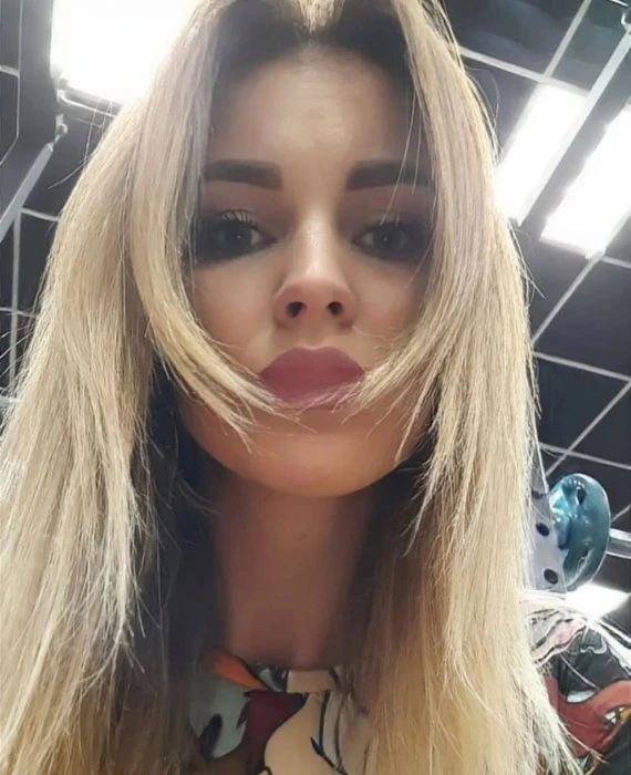 Ava, Escort, Bari