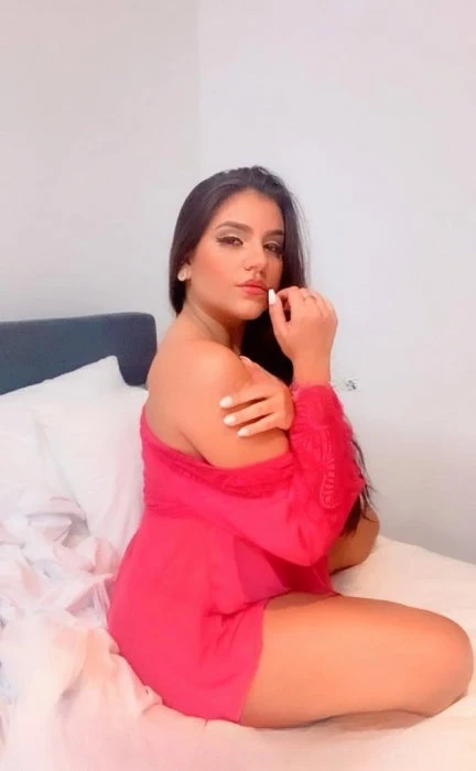Iza Brasileira — 3 / 9