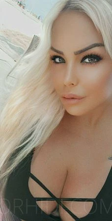 VOLLBUSIGE PORNOQUEEN TS DANYELLA! — 3 / 10