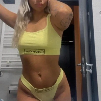 Stephanie Crazy Chicken Farm, Escort, Wiesbaden