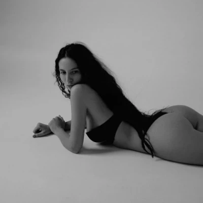 Kira, Escort, Kosum Phisai