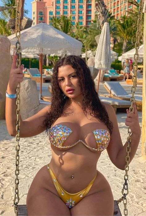 Naya — 10 / 12