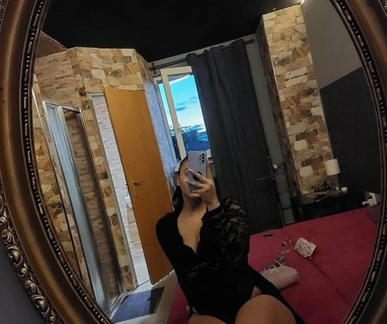 CURVY TEEN KIKA NEU im Haus 54 — 1 / 3