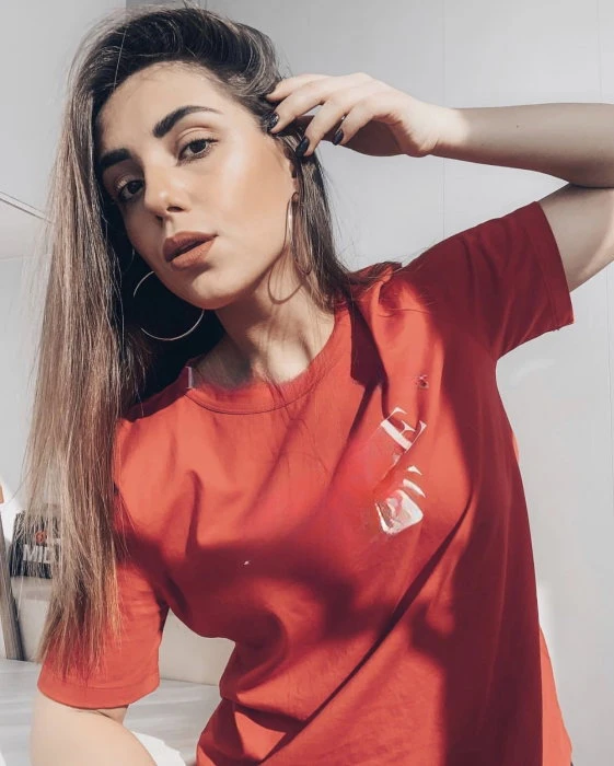 Karina — 2 / 4