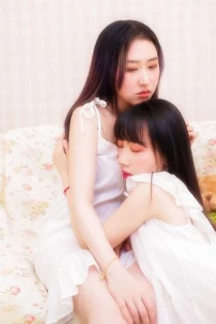 Aisu und July heißes Duo — 1 / 4