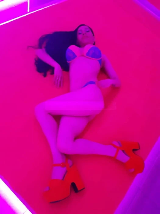 Sara — 2 / 3