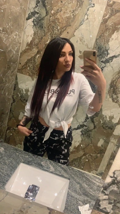 Lara, Escort, Ararat