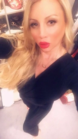 Ts Kristina Prado — 8 / 9