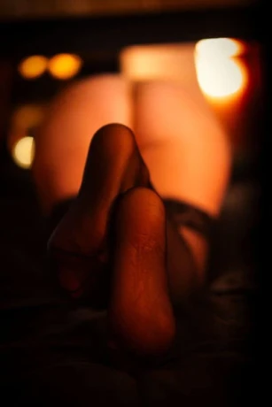 Neu Dana Deine Beruhrerin Tantrische Ol Ganzkorpermassagen — 14 / 24