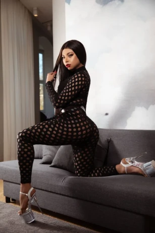 Nicolly lins — 11 / 12