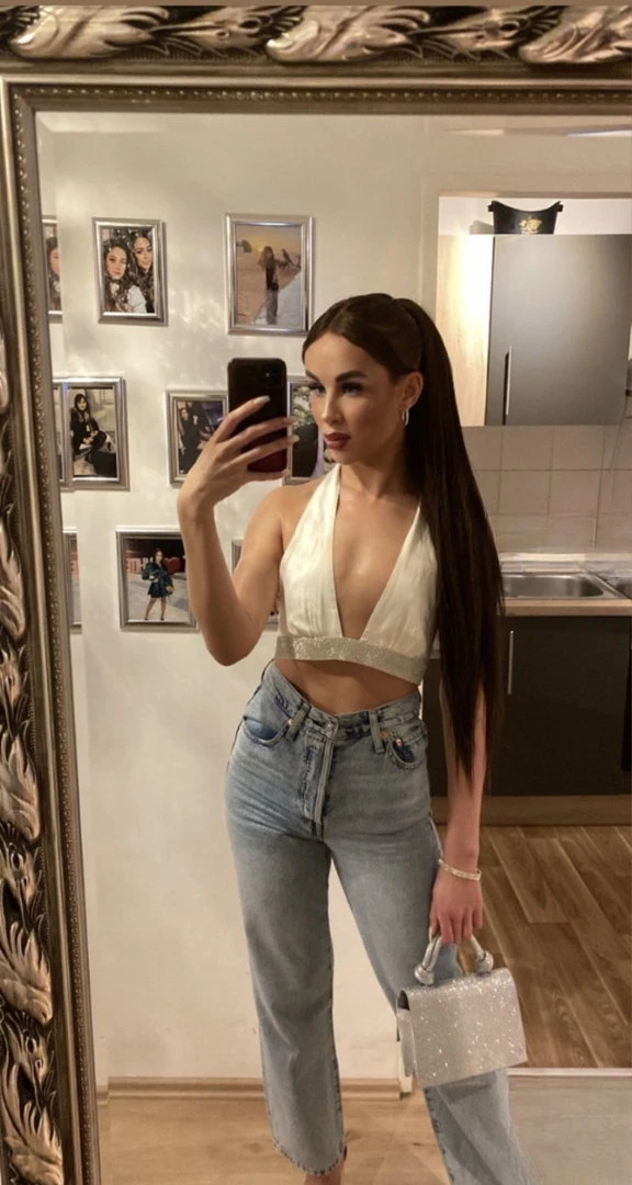 Laura — 3 / 5