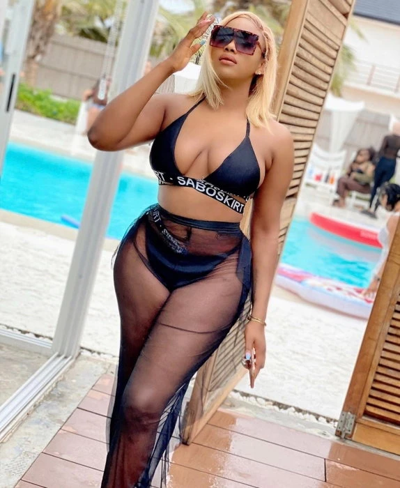 Vera, Escort, Accra