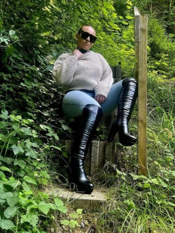 Mistress Queen Lara — 5 / 12